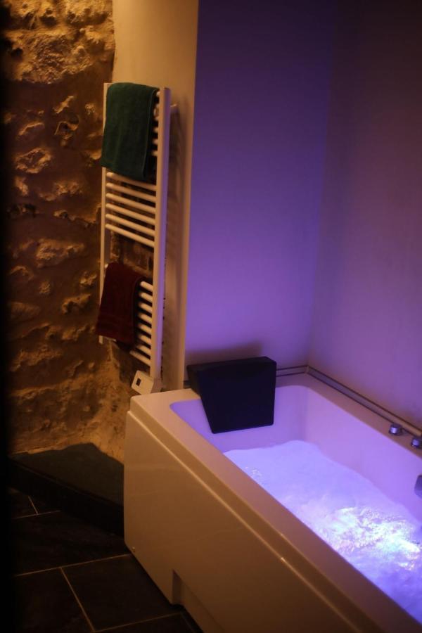 La Montrieuse, Chambre Individuelle Avec Sauna Et Baignoire Spa Naveil Bagian luar foto